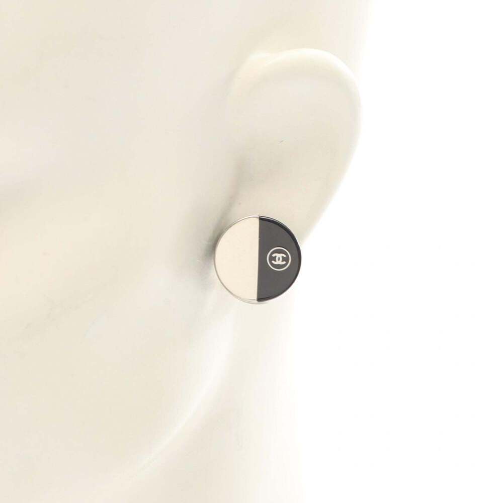 CHANEL Authentic Black Logo Earrings - Picture 4 of 8
